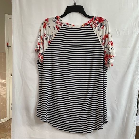 Torrid 1 Navy Striped Floral Relaxed Short Sleeve Tee Summer Resort - Picture 4 of 4